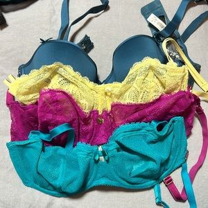 Chantelle 32DD - Lot of 4 bras - EUC